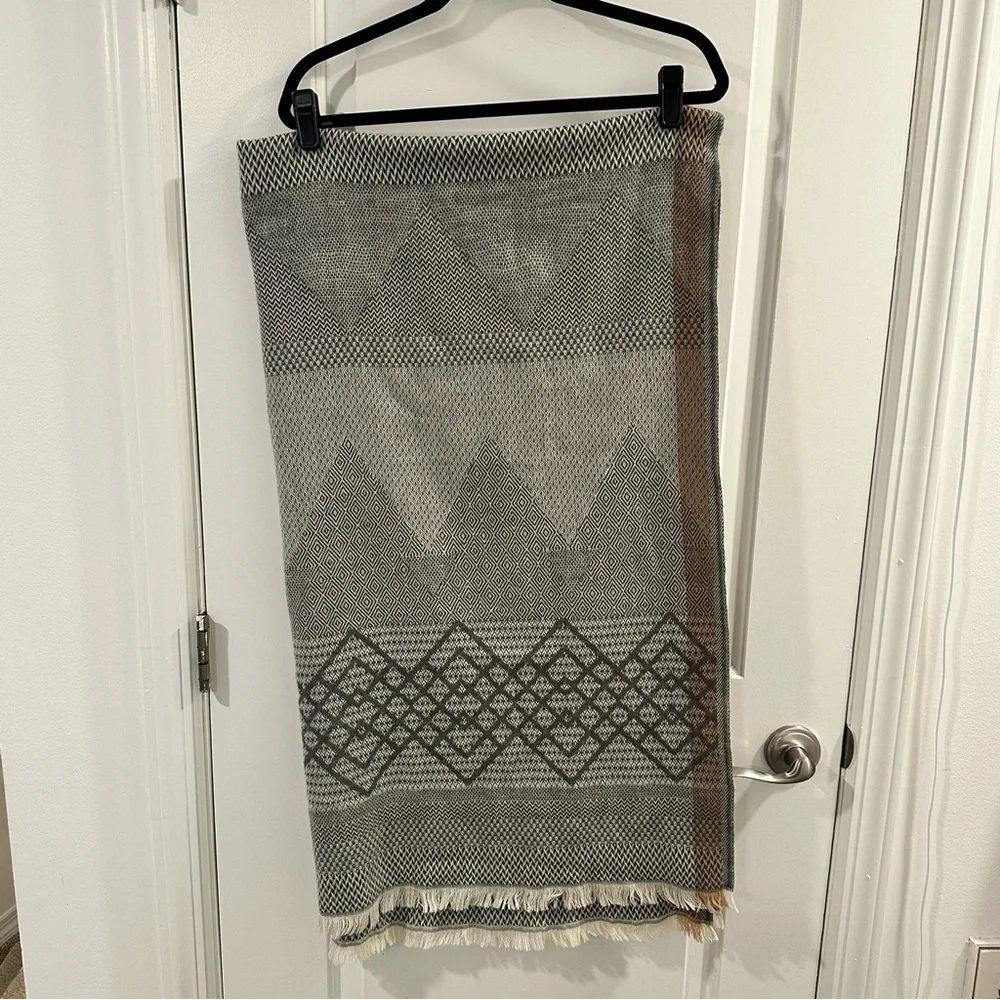 Madewell Angelweave Blanket Scarf in Grey with Mauve Print